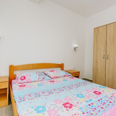Teuta Apartments Улцинь Екстер'єр фото