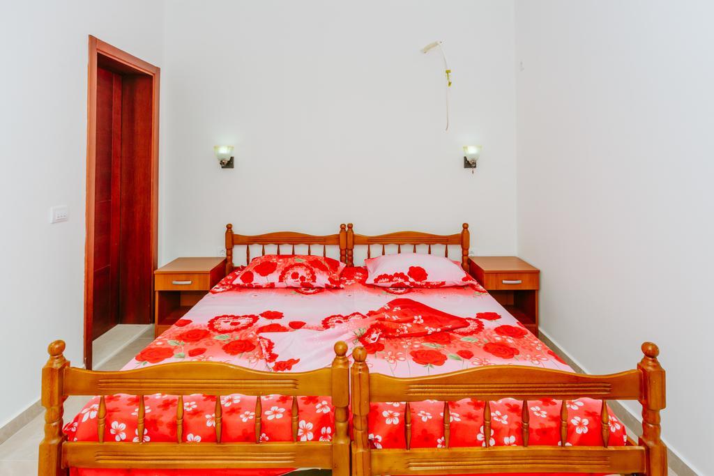 Teuta Apartments Улцинь Екстер'єр фото