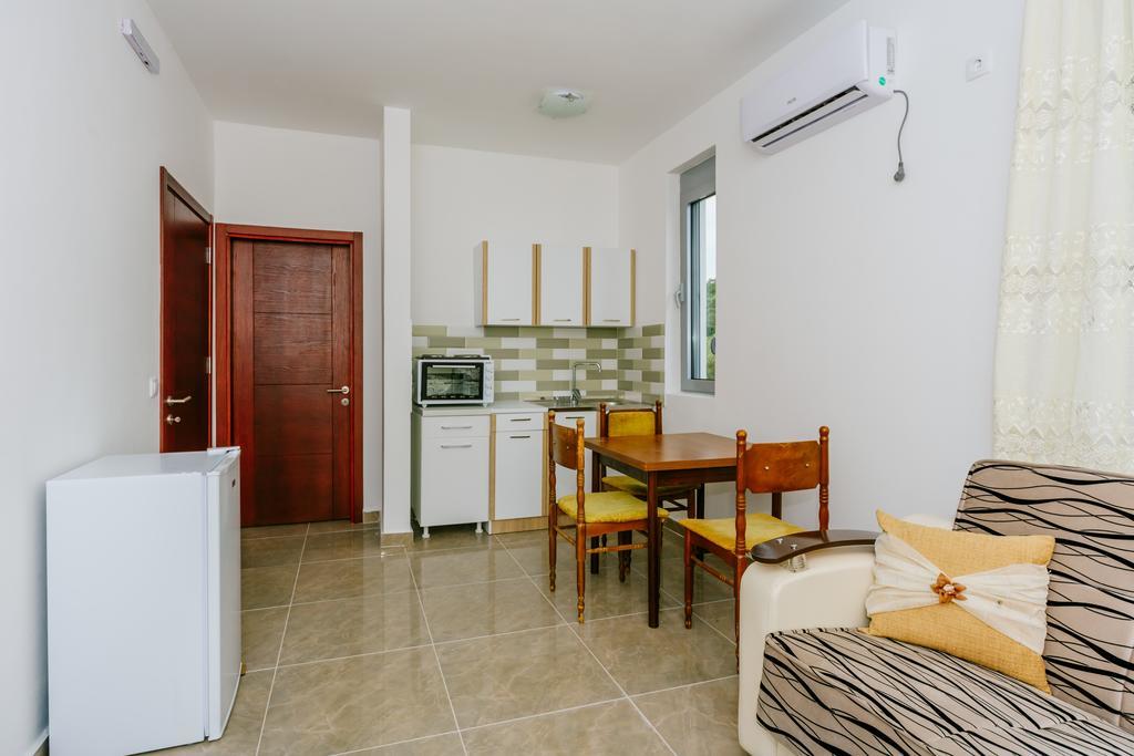 Teuta Apartments Улцинь Екстер'єр фото