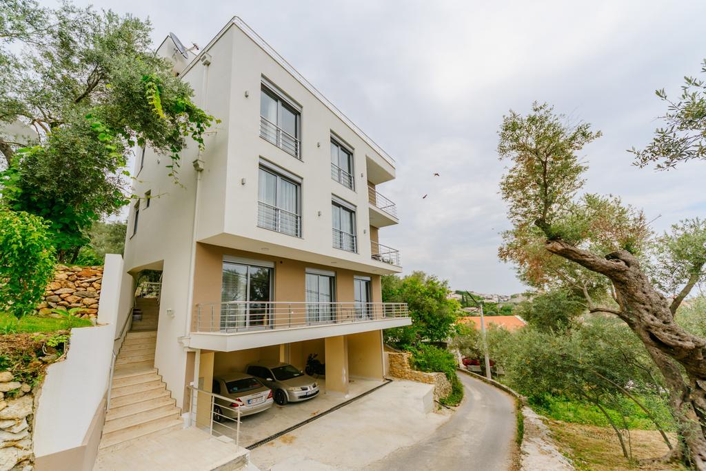 Teuta Apartments Улцинь Екстер'єр фото