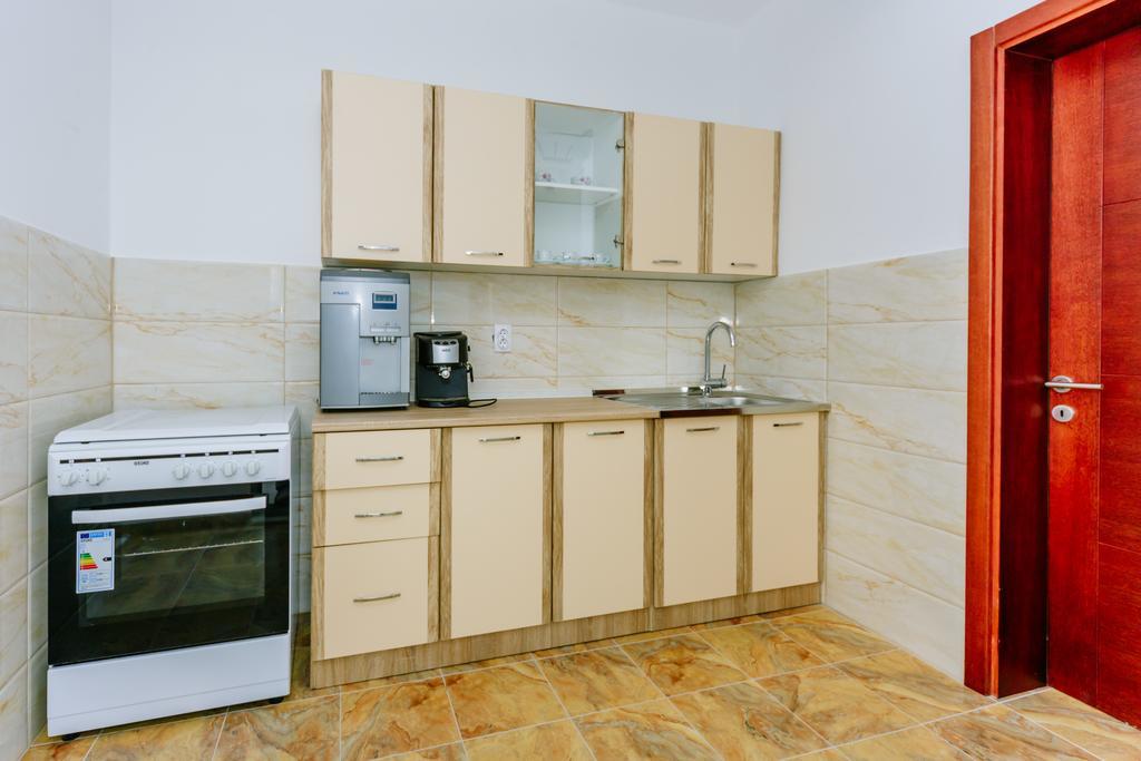Teuta Apartments Улцинь Екстер'єр фото
