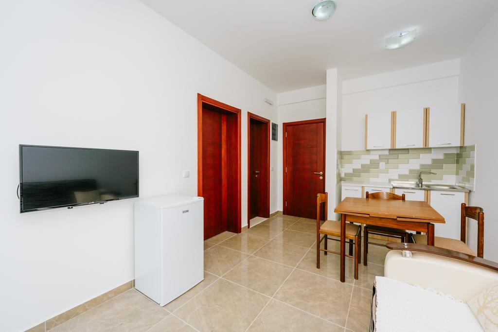 Teuta Apartments Улцинь Екстер'єр фото