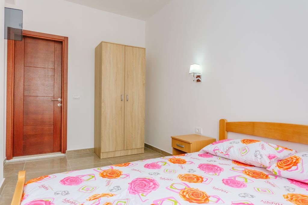 Teuta Apartments Улцинь Екстер'єр фото