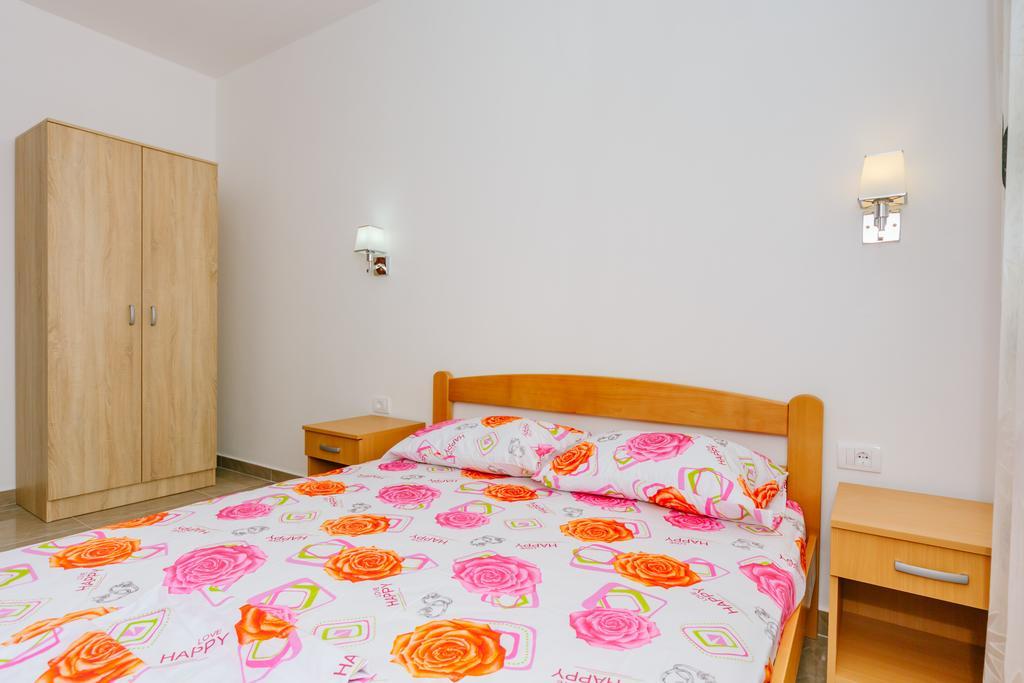 Teuta Apartments Улцинь Екстер'єр фото